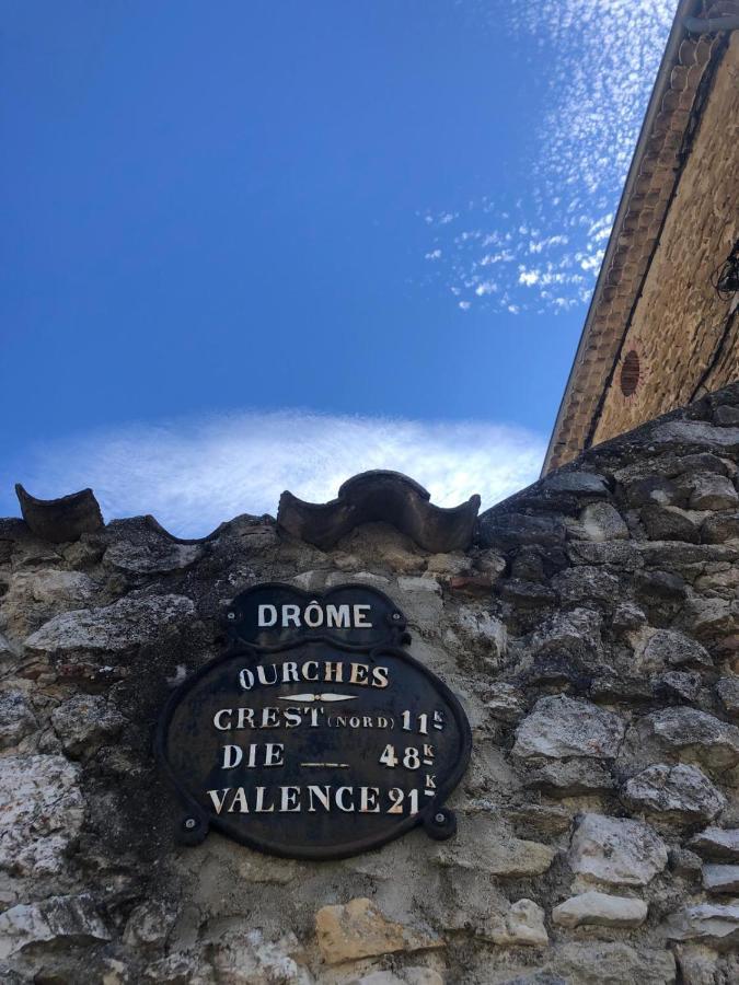לינה וארוחת בוקר Ourches Domaine Des Chabriers מראה חיצוני תמונה