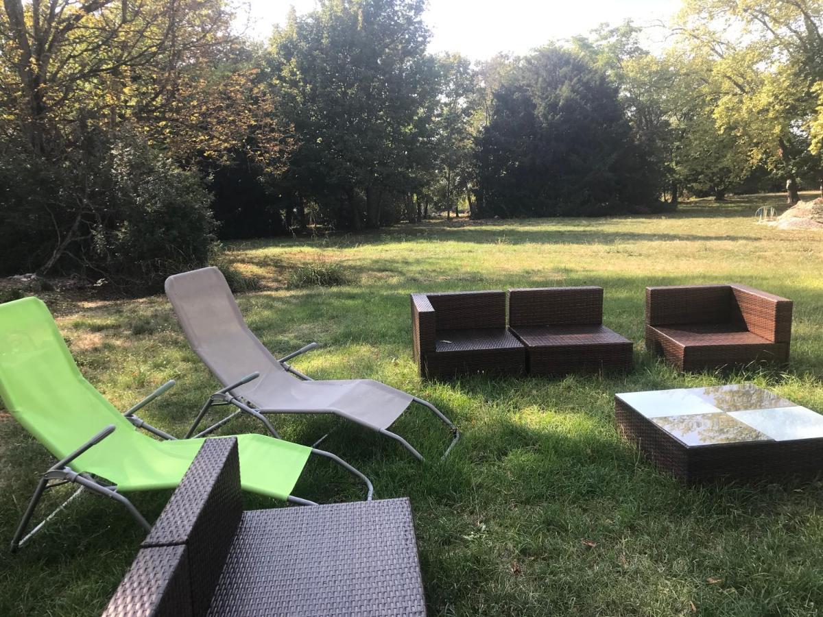 לינה וארוחת בוקר Ourches Domaine Des Chabriers מראה חיצוני תמונה